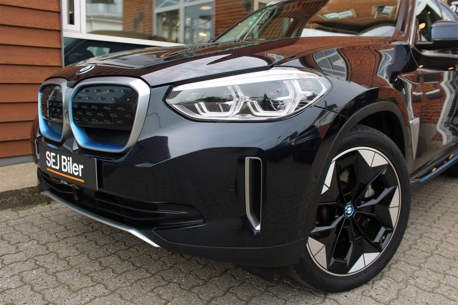 Sort BMW iX3 fra 2021