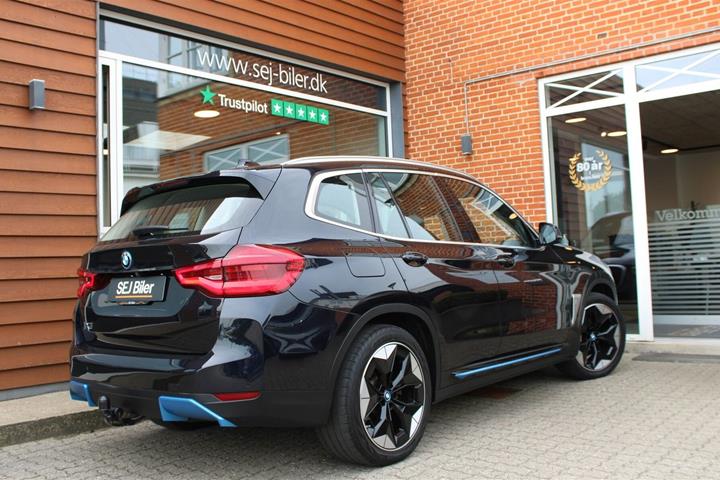 Sort BMW iX3 fra 2021