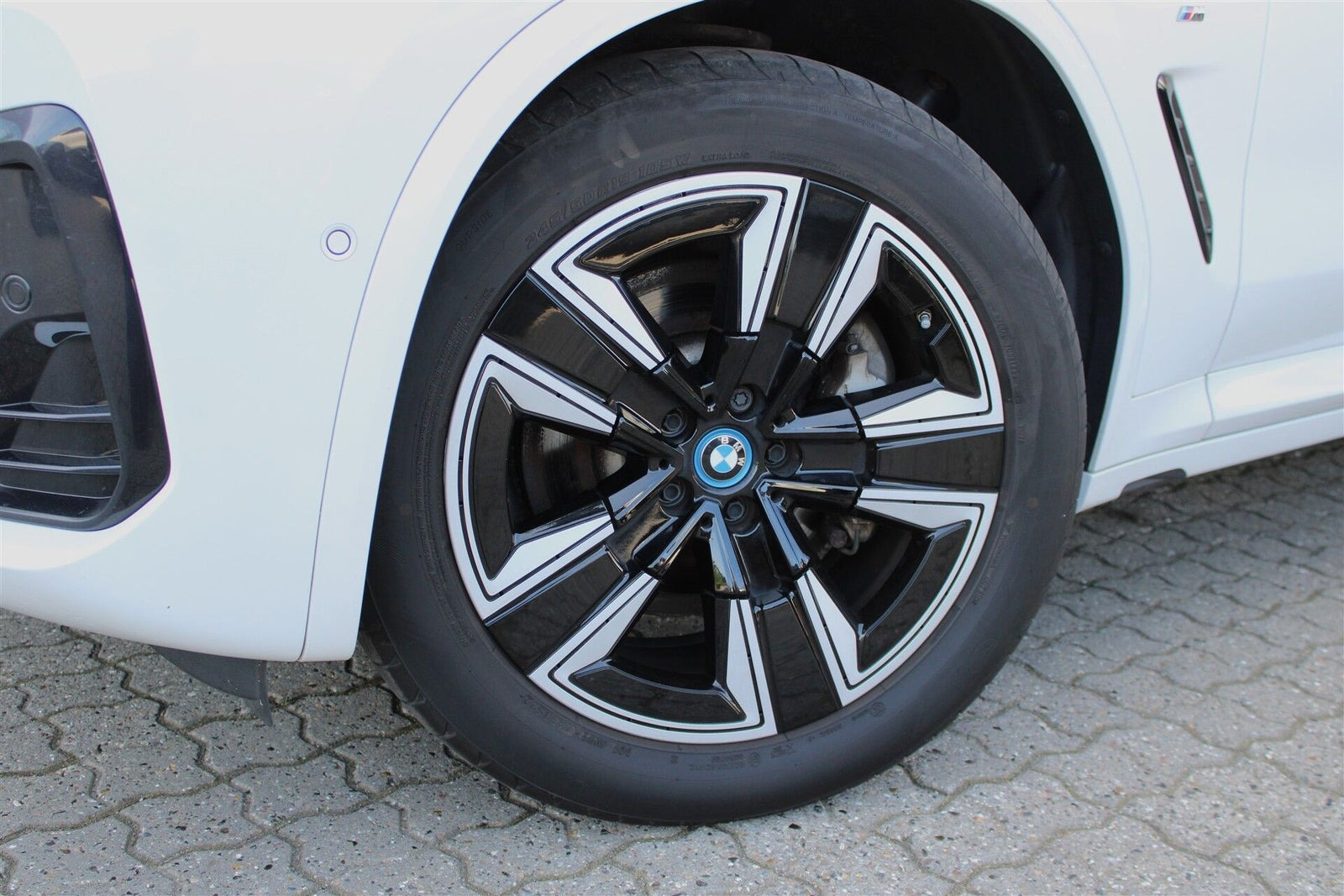 Hvid BMW iX3 fra 2023