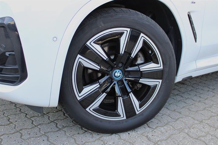 Hvid BMW iX3 fra 2023