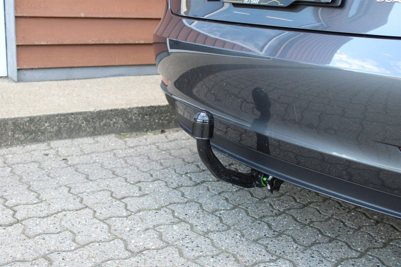 Grå Tesla Model 3 fra 2023