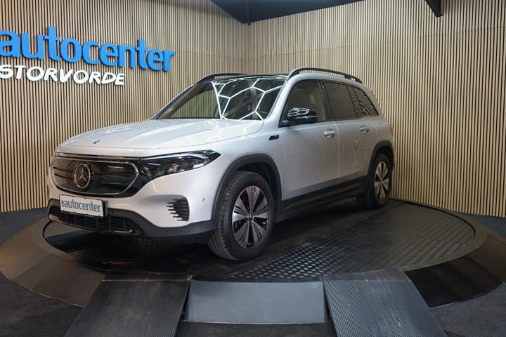 Sølv Mercedes EQB250 fra 2023