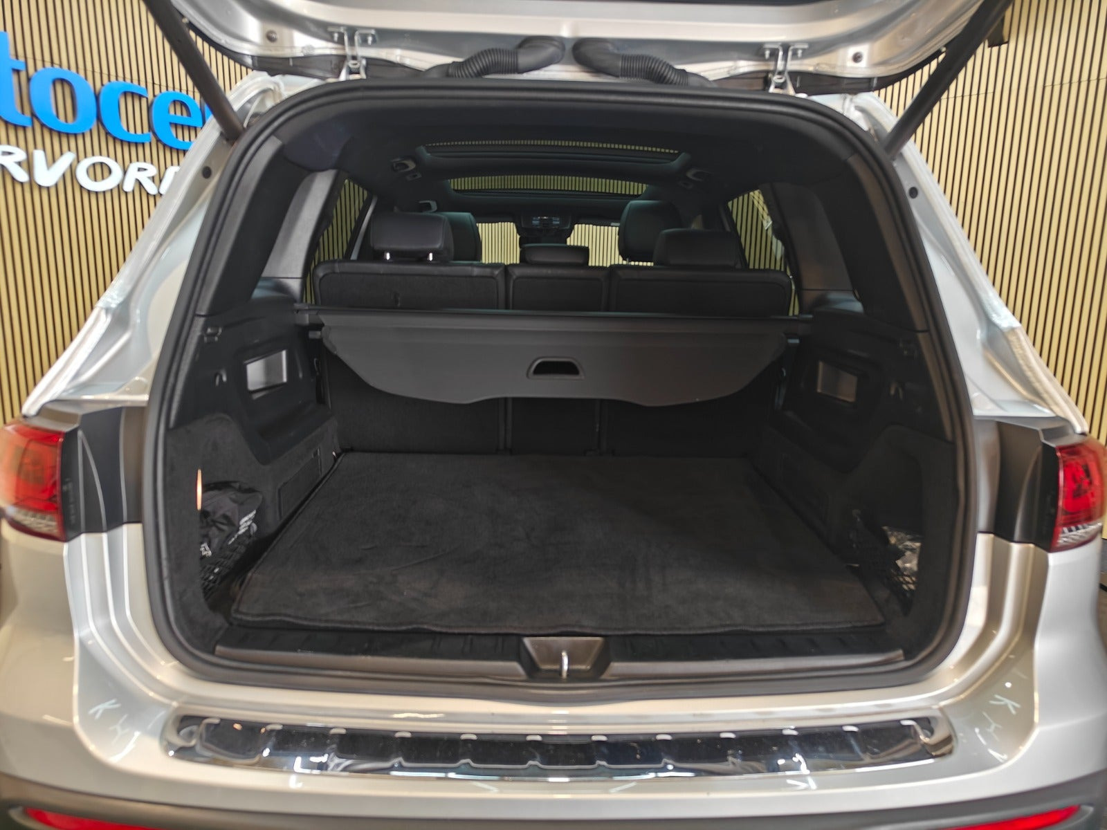 Sølv Mercedes EQB250 fra 2023
