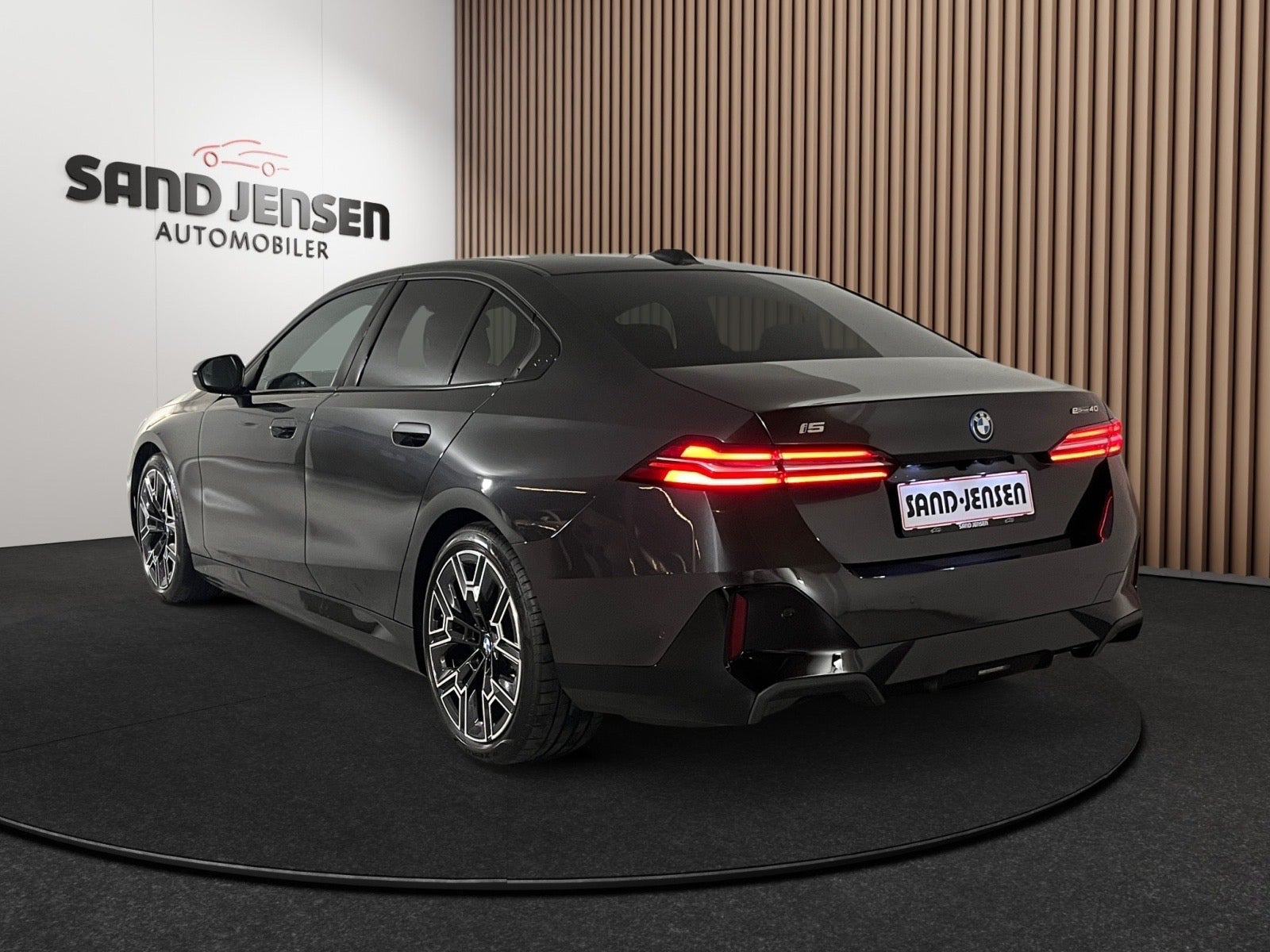 Grå BMW i5 fra 2026