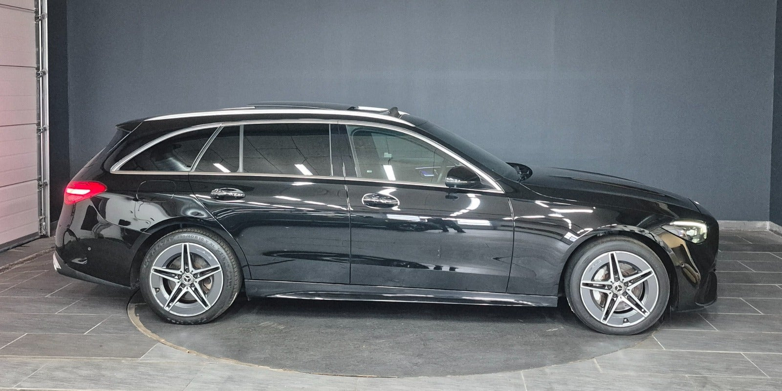Sort Mercedes C300 e fra 2022