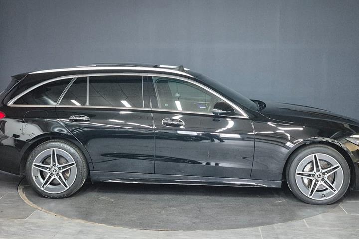 Sort Mercedes C300 e fra 2022