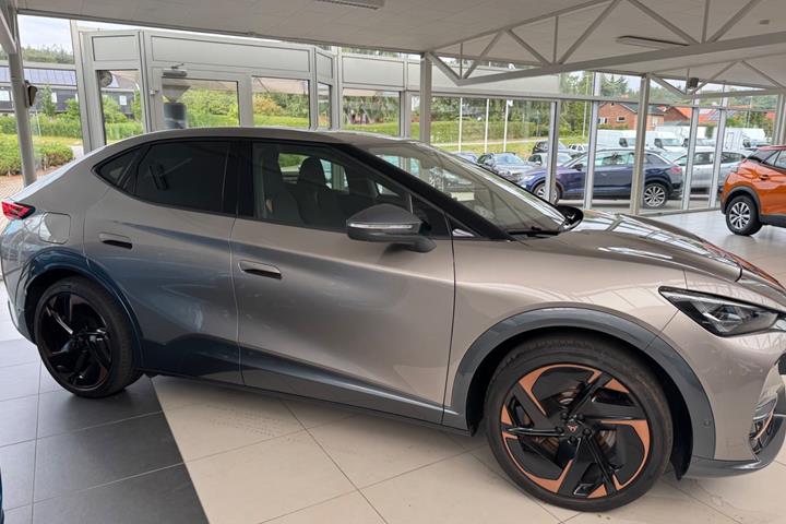 Grå Cupra Tavascan fra 2025
