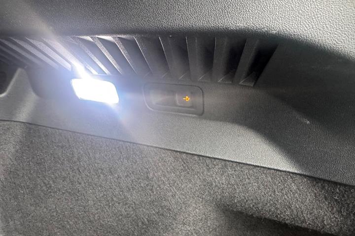 Grå Cupra Tavascan fra 2025