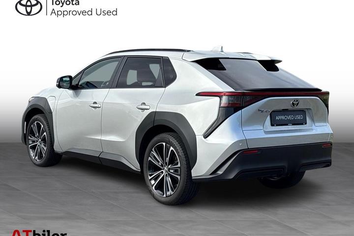 Sølv Toyota BZ4X fra 2023
