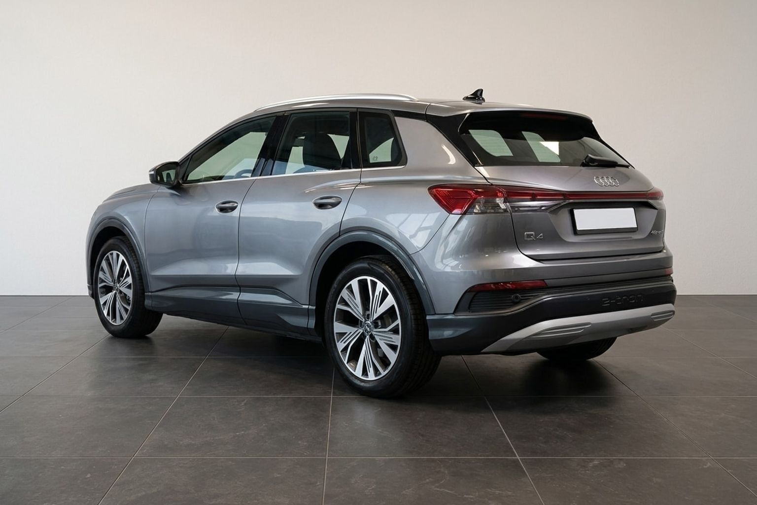 Grå Audi Q4 fra 2021