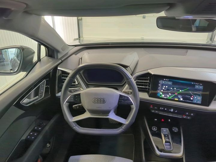 Grå Audi Q4 fra 2021