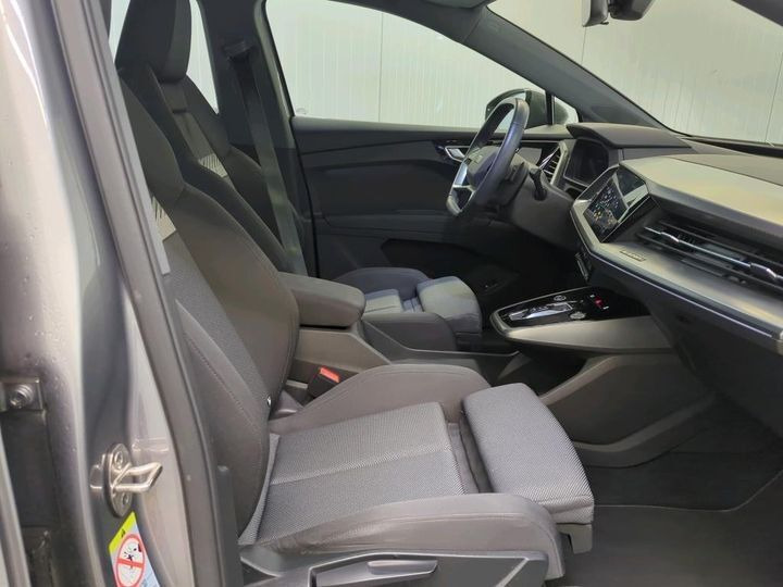Grå Audi Q4 fra 2021