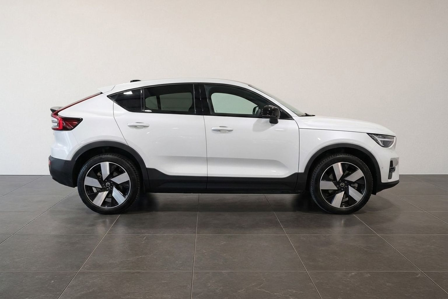 Hvid Volvo C40 fra 2023