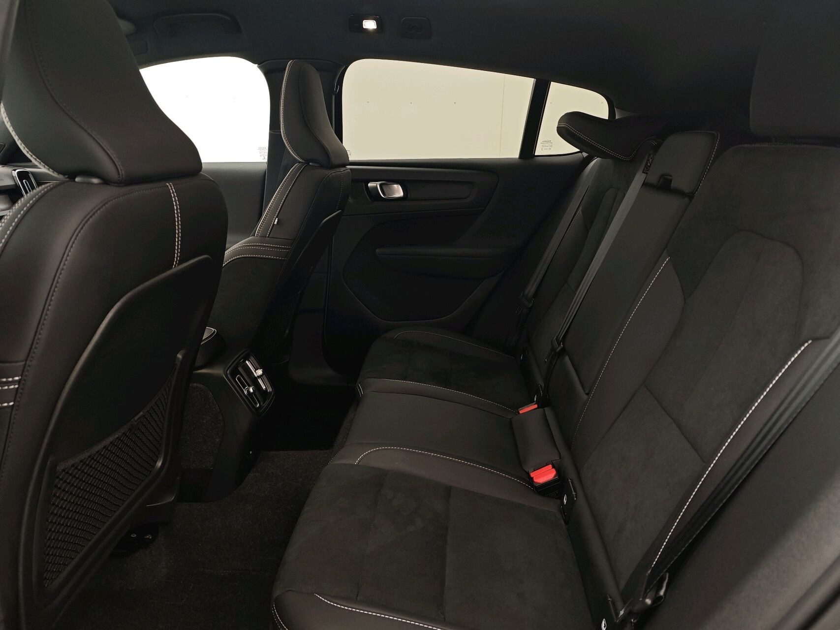 Sølv Volvo C40 fra 2022