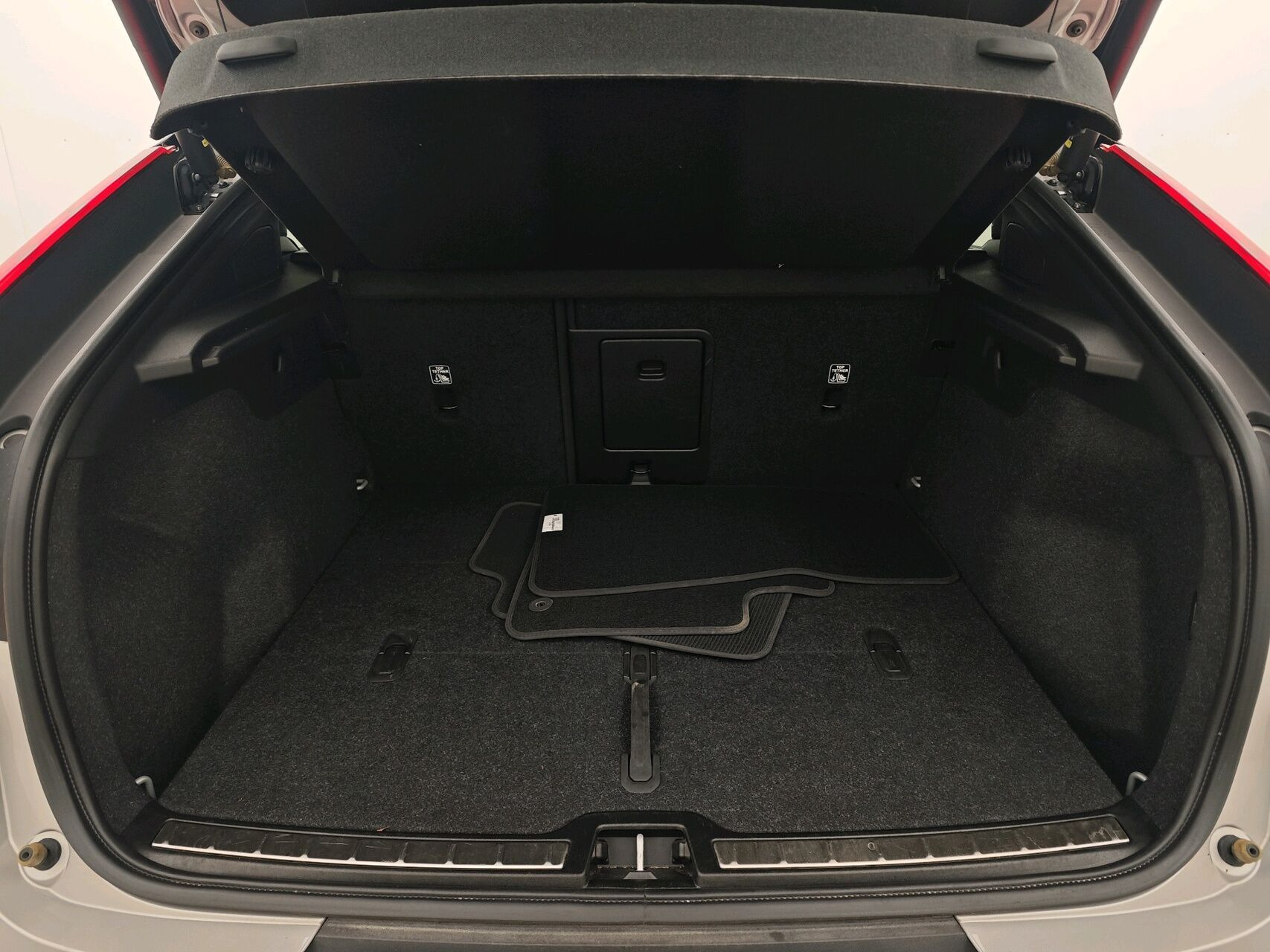 Sølv Volvo C40 fra 2022