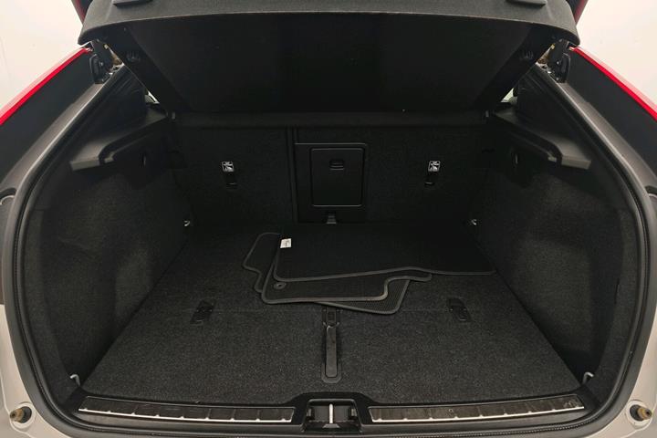 Sølv Volvo C40 fra 2022