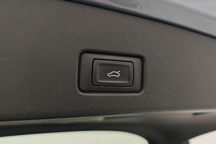 Blå Audi Q4 fra 2022