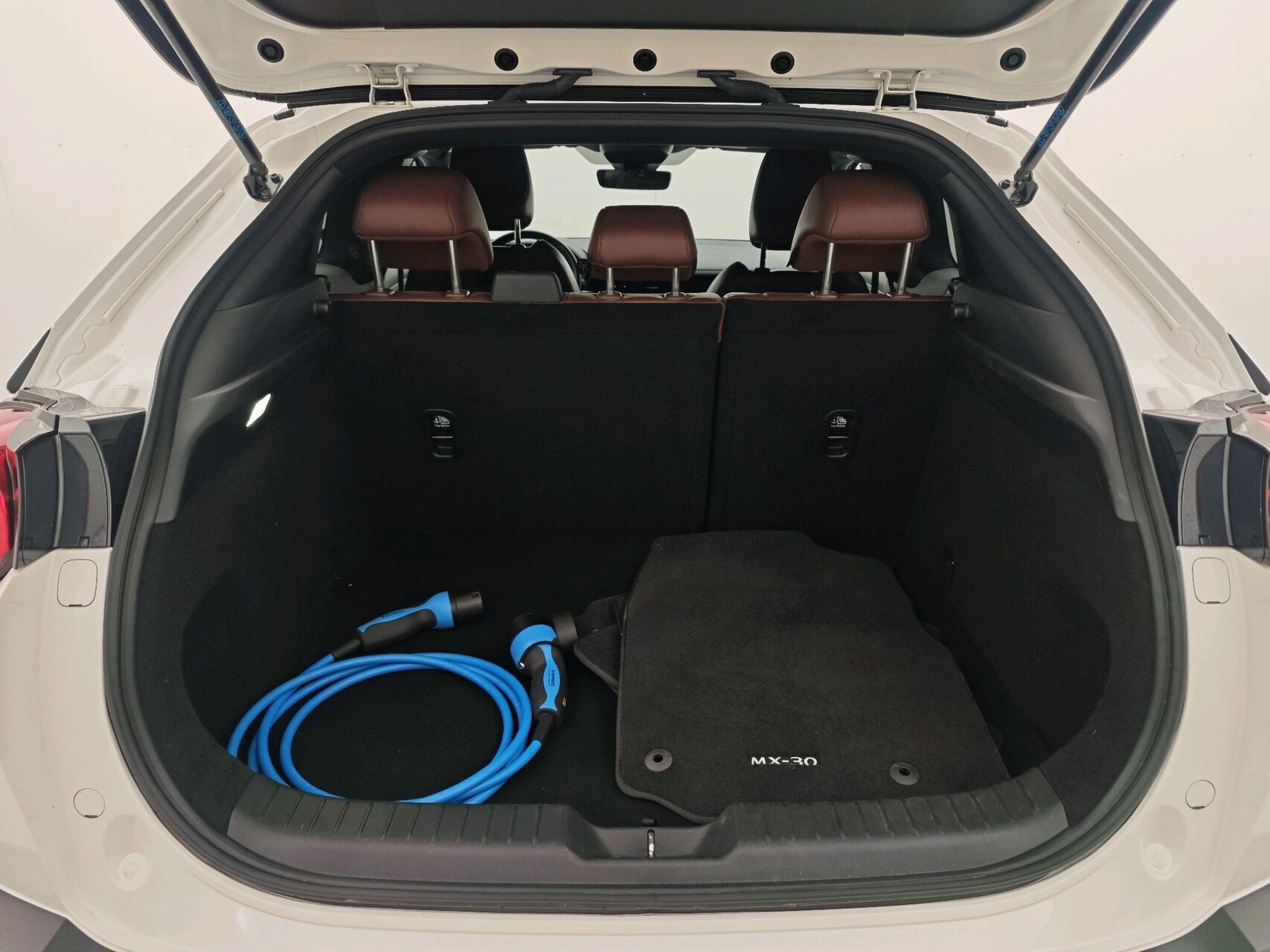 Hvid Mazda MX-30 fra 2023