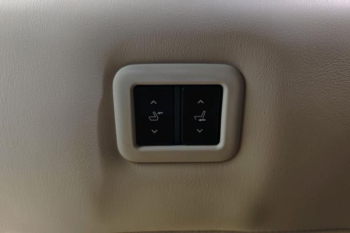 Hvid Mazda MX-30 fra 2023