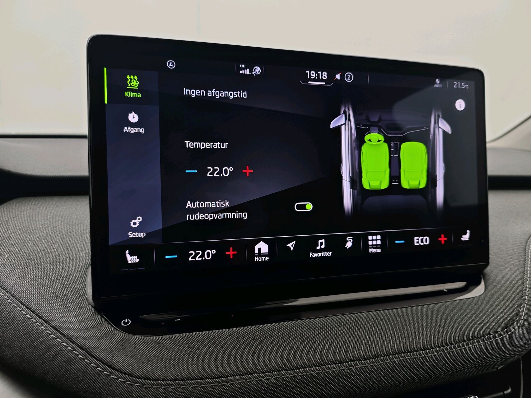 Hvid Skoda Enyaq fra 2023