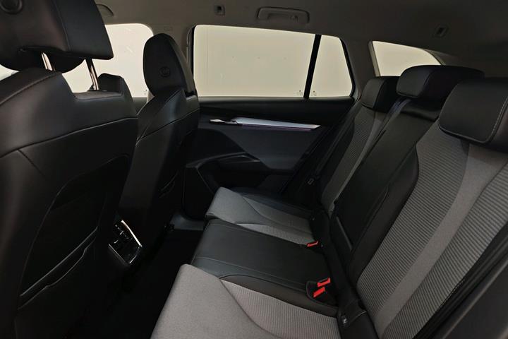 Hvid Skoda Enyaq fra 2023