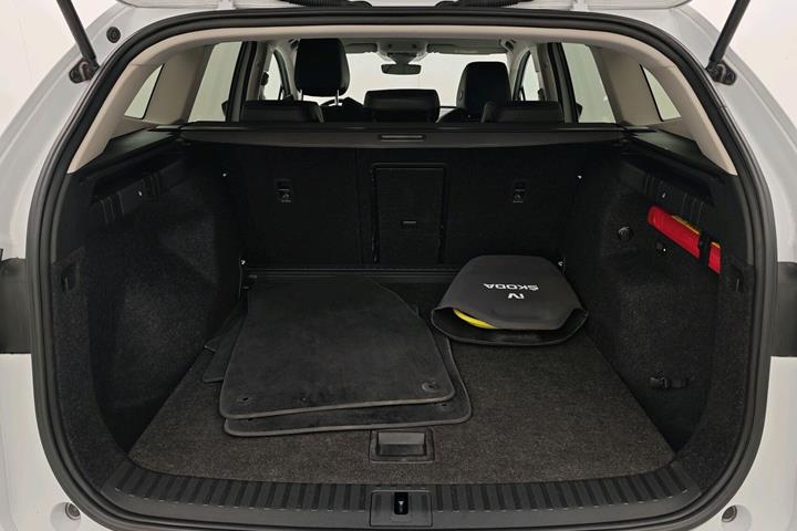 Hvid Skoda Enyaq fra 2023