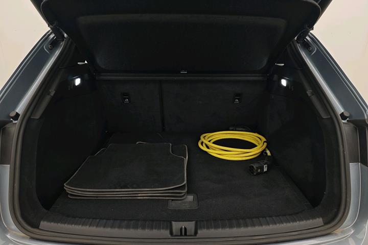 Blå Audi Q4 fra 2024