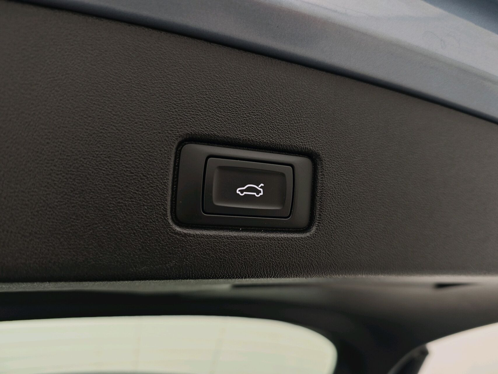 Blå Audi Q4 fra 2024