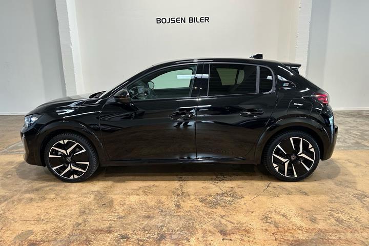 Sort Peugeot e-208 fra 2024