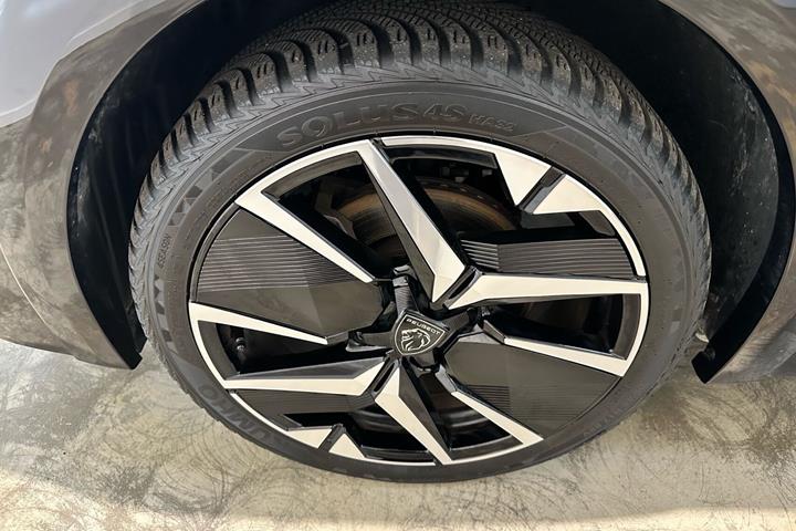Sort Peugeot e-208 fra 2024
