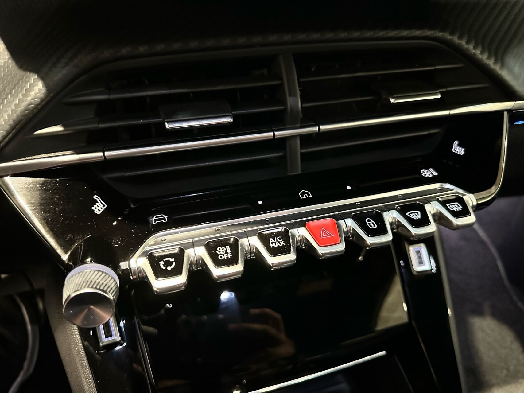 Sort Peugeot e-208 fra 2024