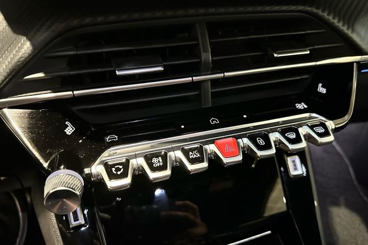 Sort Peugeot e-208 fra 2024
