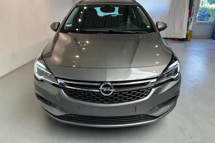 Grå Opel Astra fra 2016
