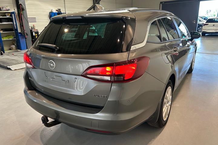 Grå Opel Astra fra 2016