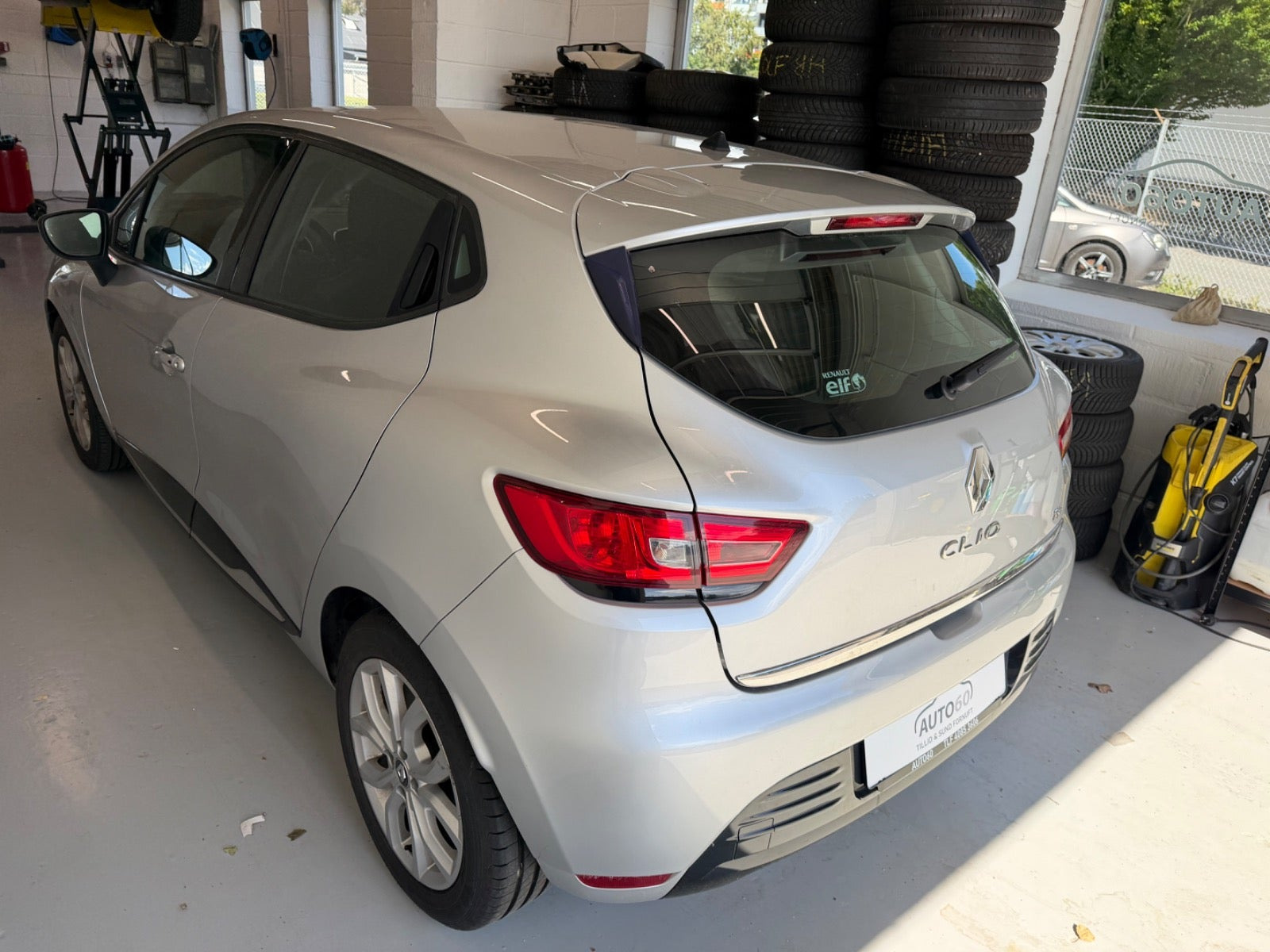 Sølv Renault Clio IV fra 2016