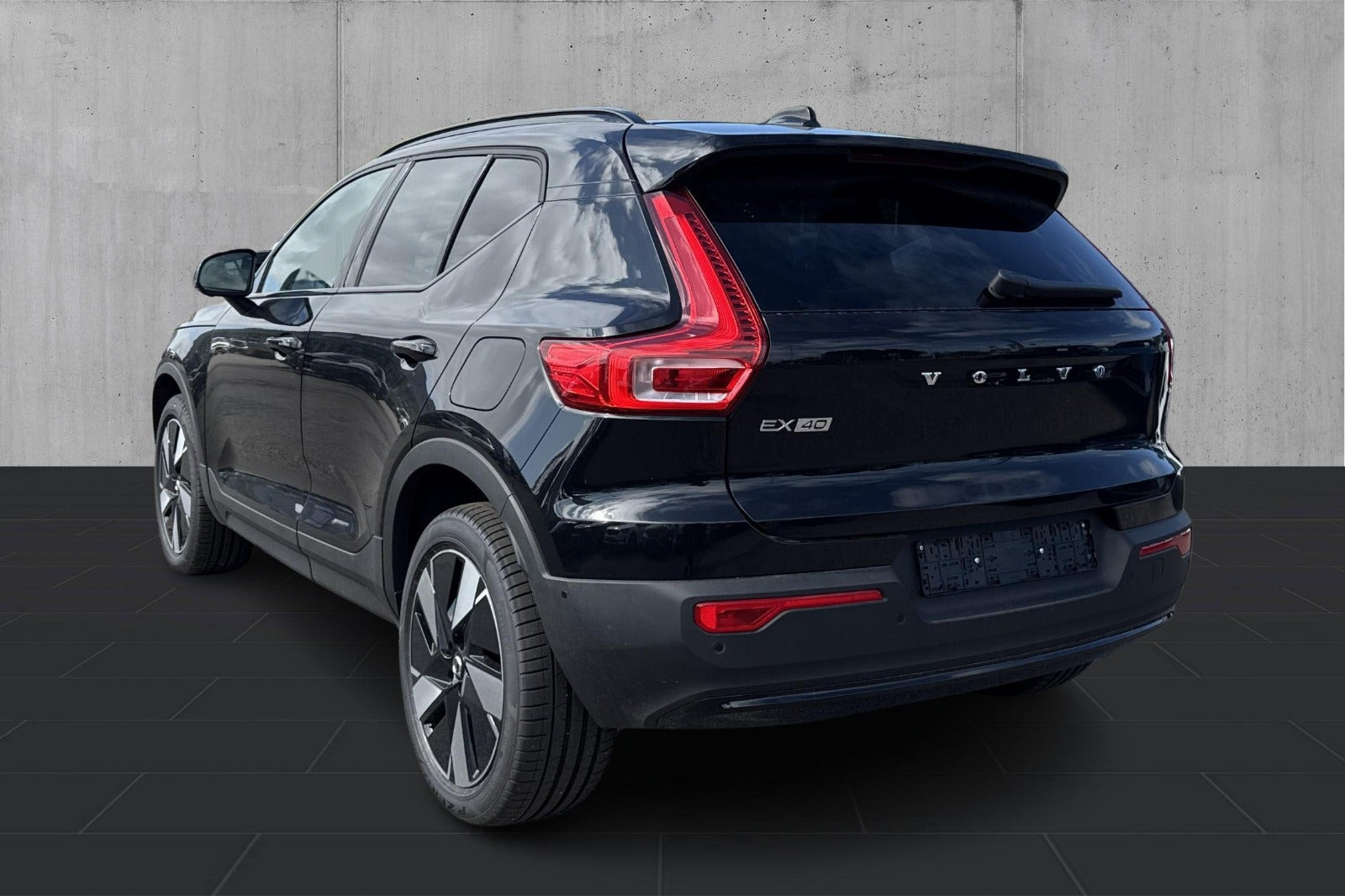 Sort Volvo EX40 fra 2025