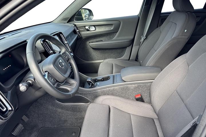 Sort Volvo EX40 fra 2025
