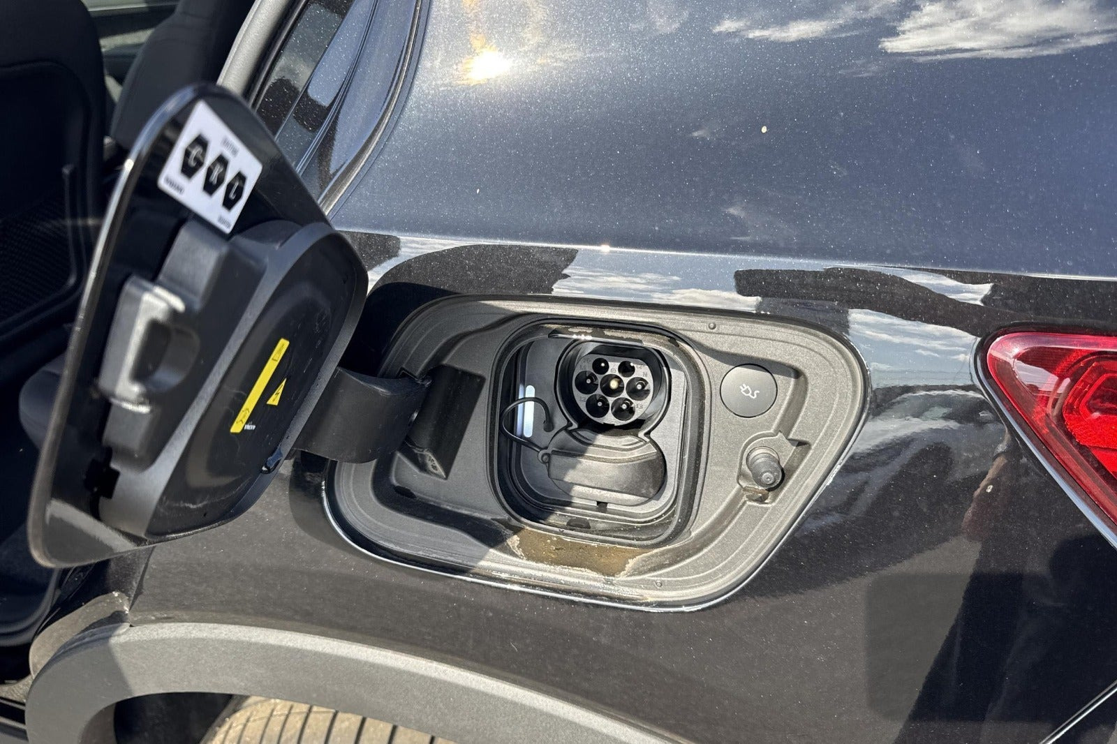 Sort Volvo EX40 fra 2025