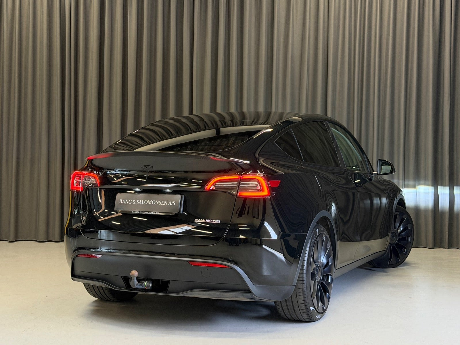 Sort Tesla Model Y fra 2022