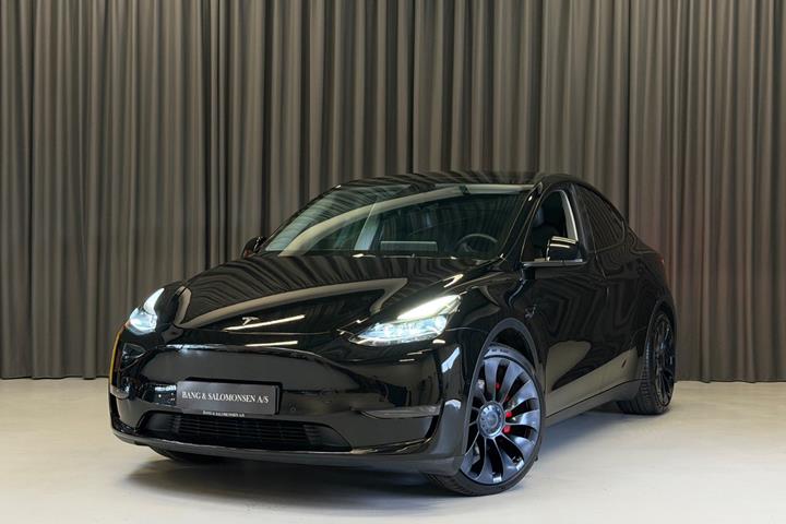 Sort Tesla Model Y fra 2022
