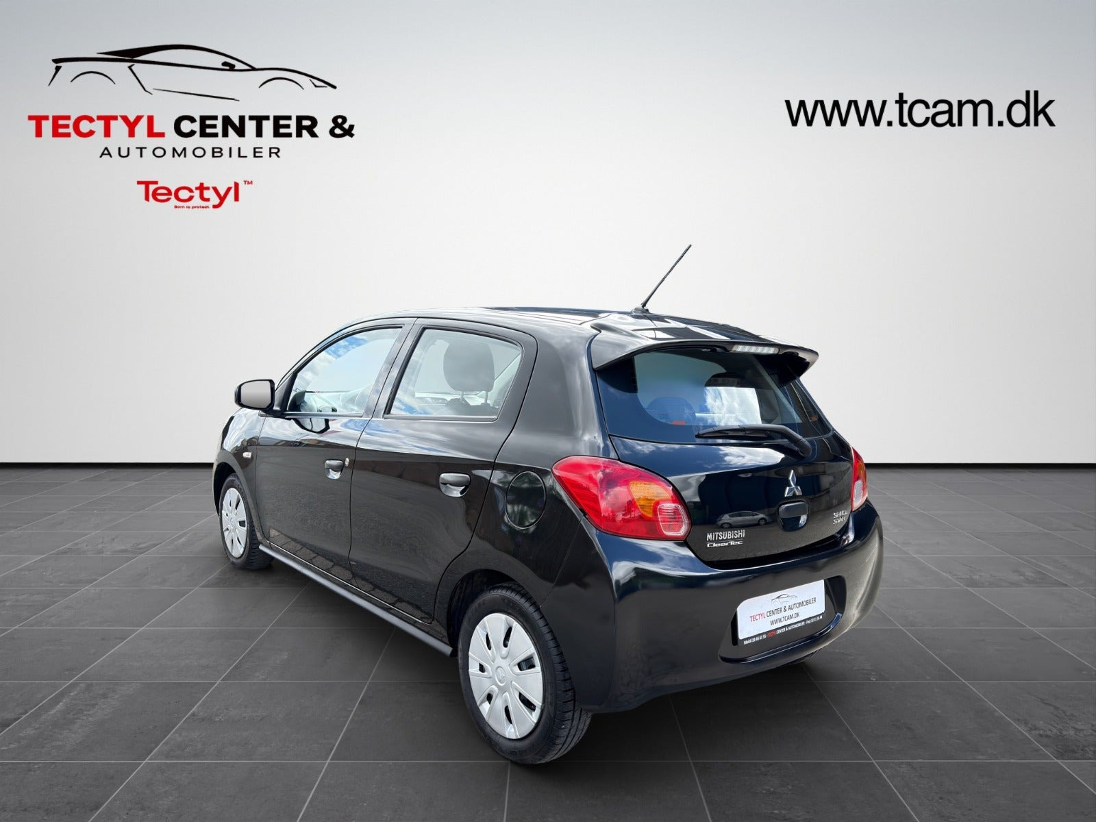 Sort Mitsubishi Space Star fra 2015