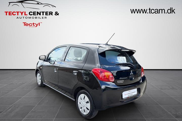 Sort Mitsubishi Space Star fra 2015