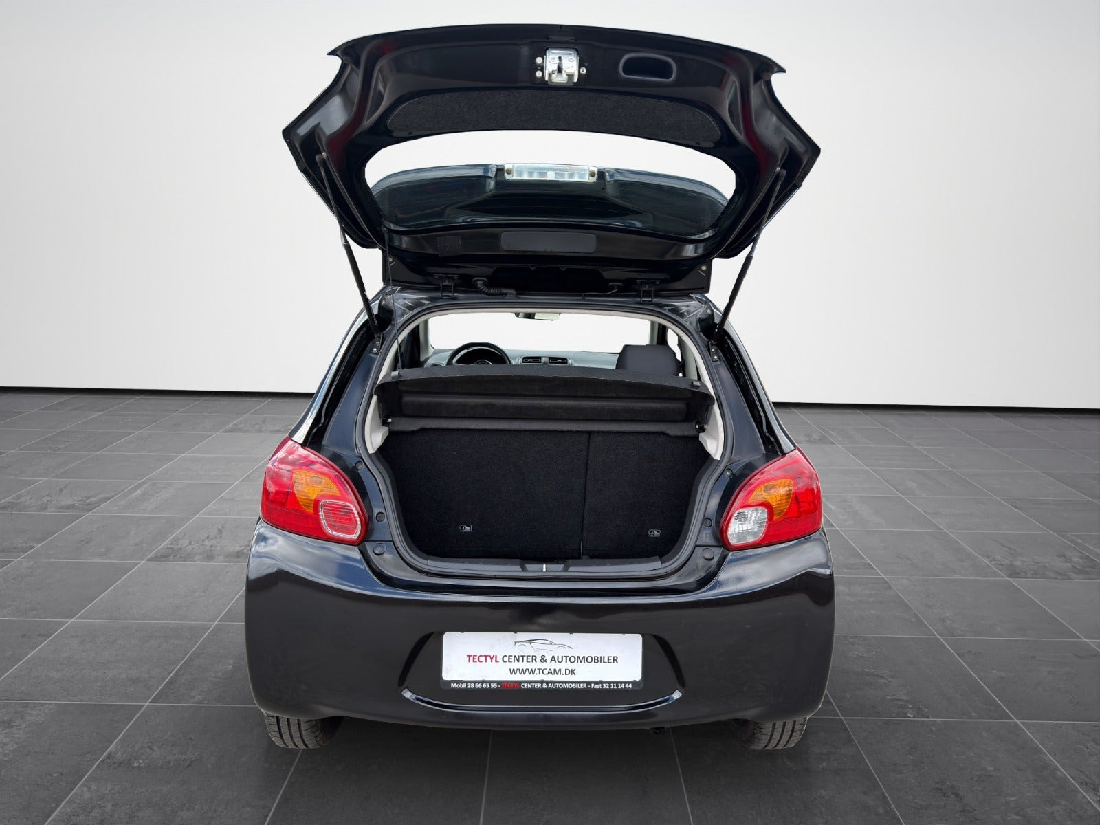 Sort Mitsubishi Space Star fra 2015