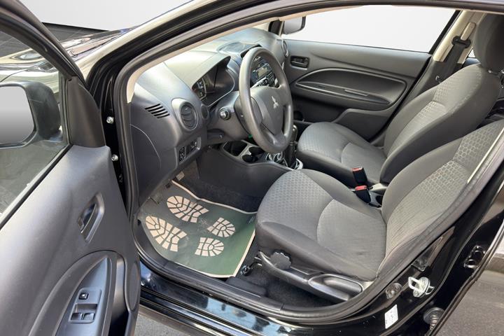Sort Mitsubishi Space Star fra 2015