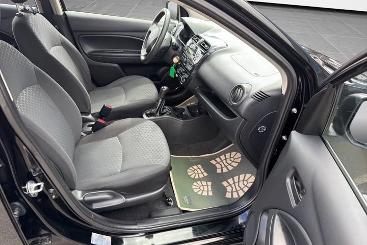 Sort Mitsubishi Space Star fra 2015