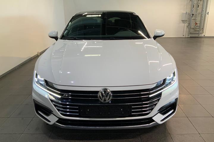 Hvid VW Arteon fra 2019