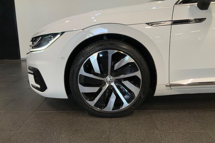 Hvid VW Arteon fra 2019
