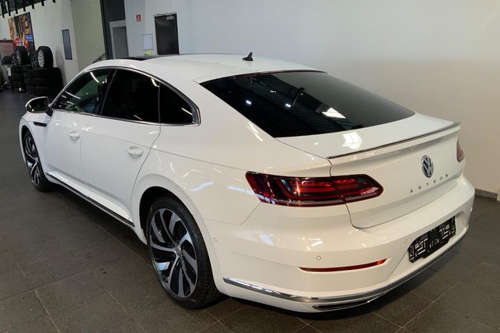 Hvid VW Arteon fra 2019