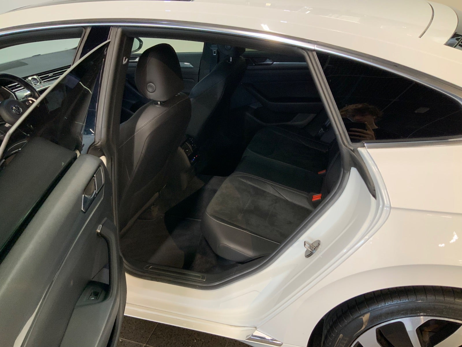 Hvid VW Arteon fra 2019
