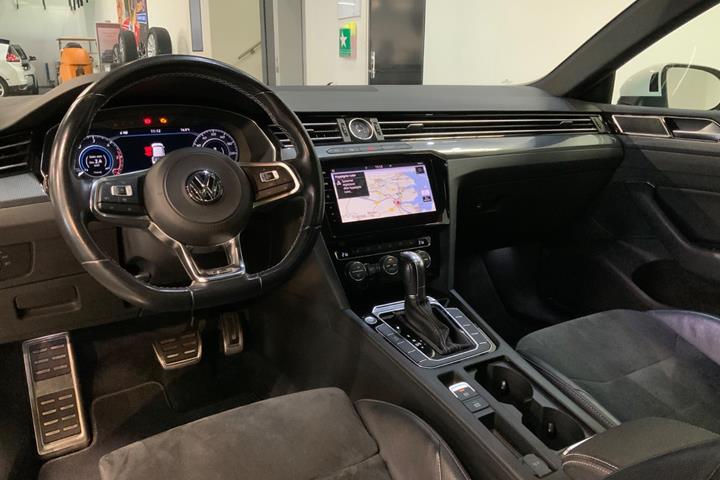 Hvid VW Arteon fra 2019